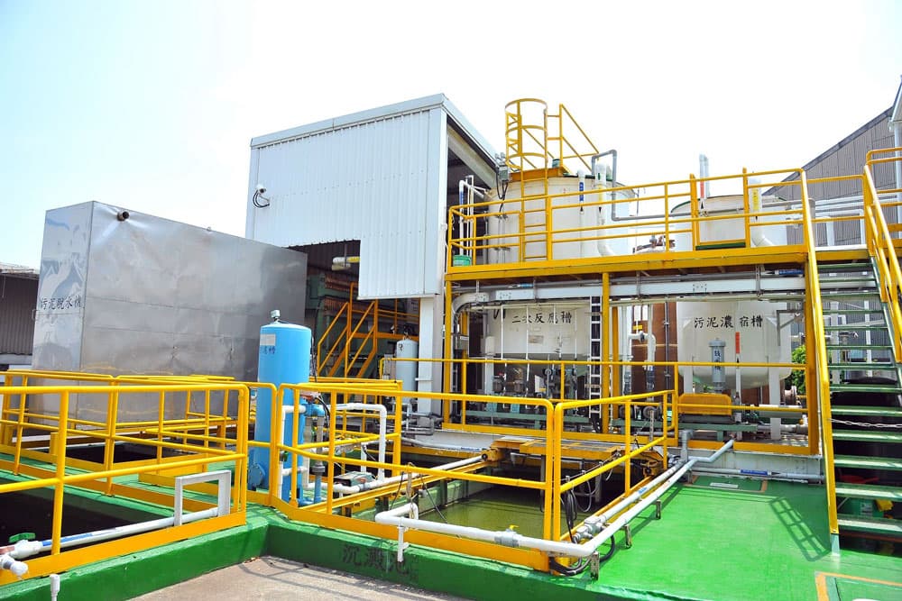 Because industrial wastewater is resulted from the manufacturing process of PVC adhesive, Nan Ya Plastics Corporation begins by implementing wastewater treatment thoroughly by advancing the manufacturing process to reduce wastewater.